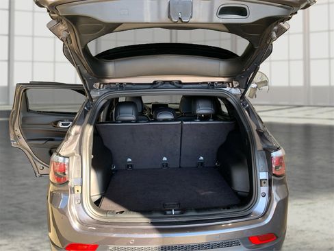 Used 2024 Jeep Compass Trailhawk image 11