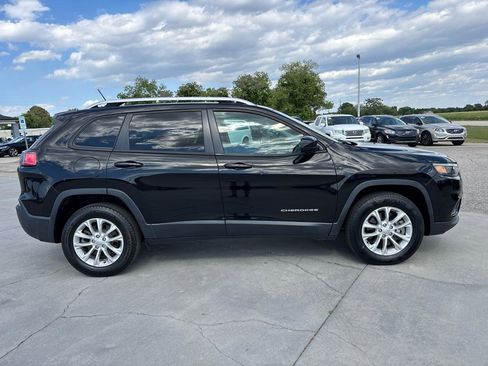 Used 2020 Jeep Cherokee Latitude w/ Cold Weather Group image 3