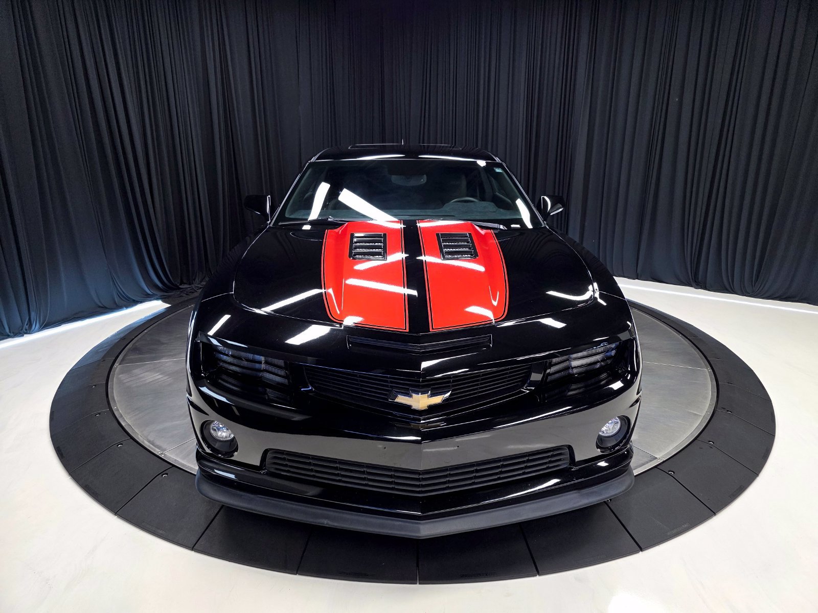 Used 2010 Chevrolet Camaro SS w/ Orange Stripe Package RWD image 7