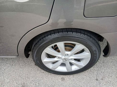 Used 2015 Nissan Versa w/ SL Tech Package FWD image 9