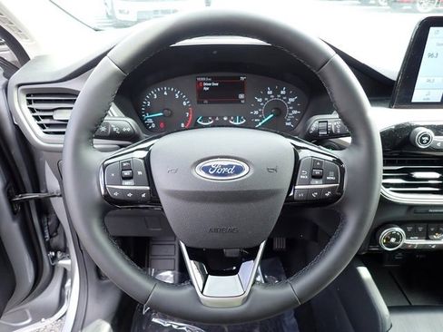 Used 2022 Ford Escape SE w/ Cold Weather Package image 22