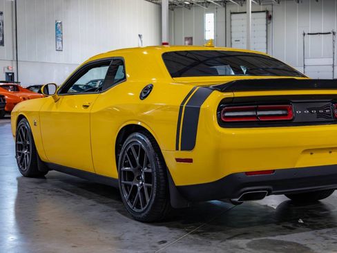Used 2017 Dodge Challenger R/T Scat Pack w/ Leather Interior Group RWD image 26