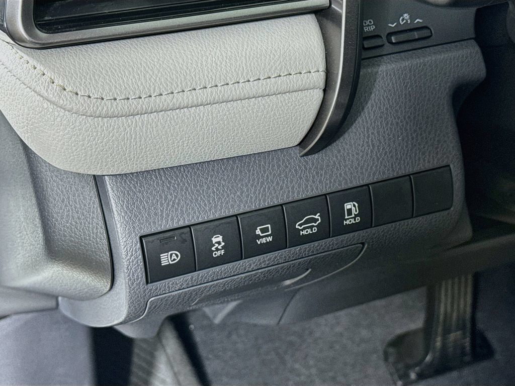 Used 2019 Toyota Camry XLE w/ Driver Assist Package FWD image 10
