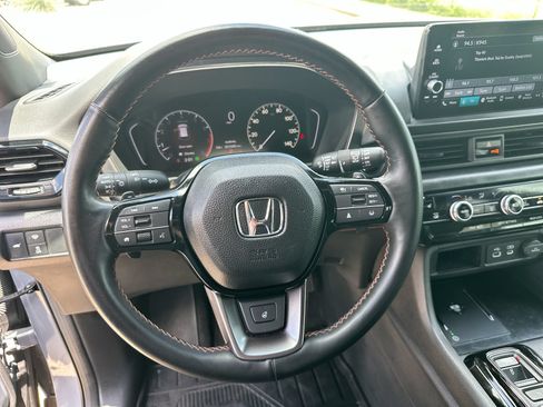 Used 2024 Honda Pilot TrailSport image 14