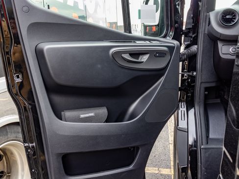 Used 2024 Mercedes-Benz Sprinter 2500 image 11