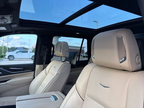 Used 2023 Cadillac Escalade Premium Luxury w/ LPO, Floor Liner Package AWD/4WD image 11