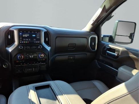 Used 2020 Chevrolet Silverado 2500 LTZ w/ LTZ Plus Package image 9