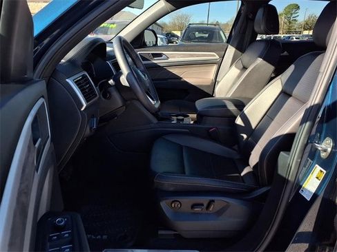 Used 2023 Volkswagen Atlas Cross Sport SE image 12