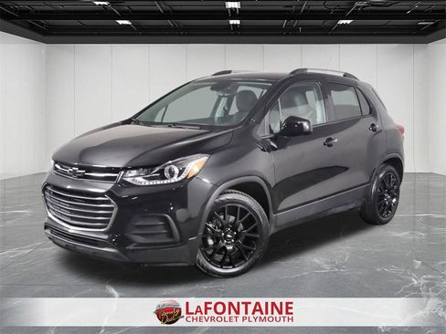 Certified 2022 Chevrolet Trax LT w/ Midnight Edition image 1