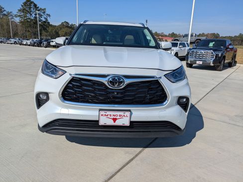 Used 2023 Toyota Highlander Limited image 2