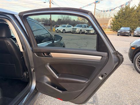 Used 2020 Volkswagen Passat 2.0T SE image 21