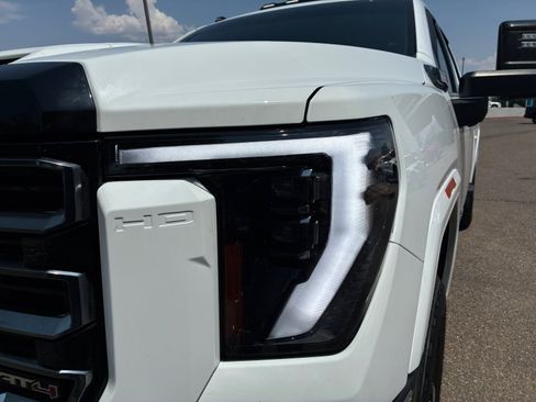 Used 2024 GMC Sierra 2500 AT4 w/ AT4 Premium Plus Package AWD/4WD image 9