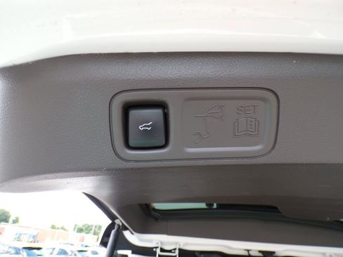 Used 2024 Lincoln Navigator L Reserve image 10