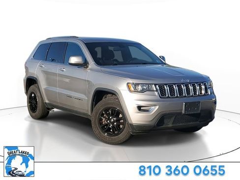 Used 2020 Jeep Grand Cherokee Laredo image 1