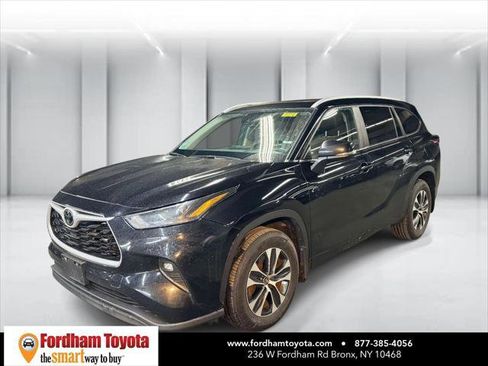 Certified 2025 Toyota Highlander XLE image 4