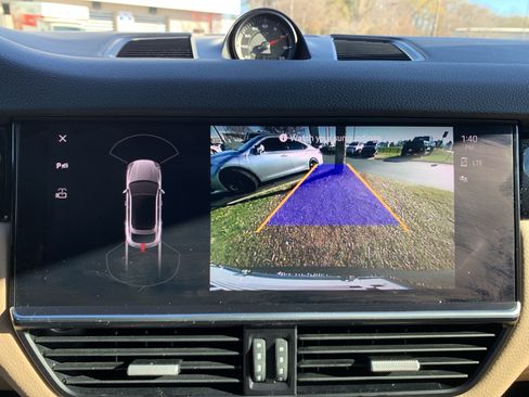 Used 2022 Porsche Cayenne Platinum Edition image 25