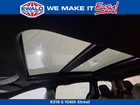 New 2026 Chrysler Pacifica Select image 11