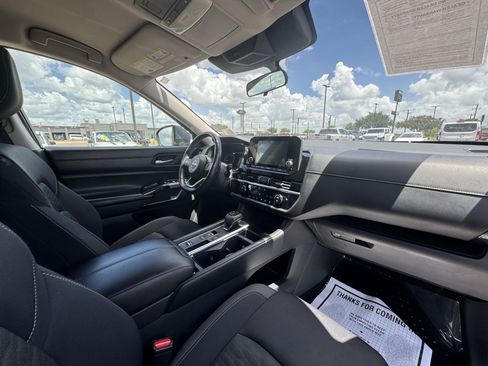 Used 2022 Nissan Pathfinder SV FWD image 38