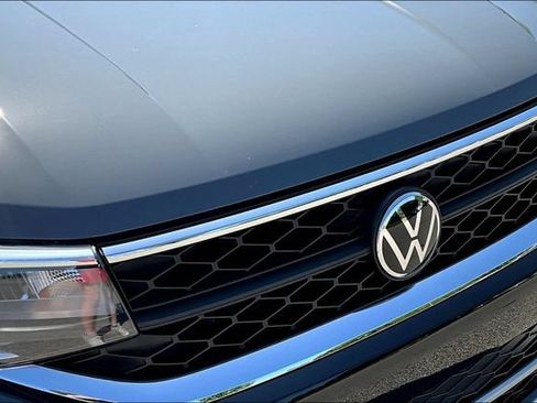Certified 2023 Volkswagen Taos SE w/ Panoramic Sunroof Package FWD image 35