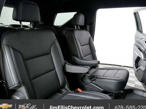 Certified 2025 Chevrolet Traverse LT FWD image 21