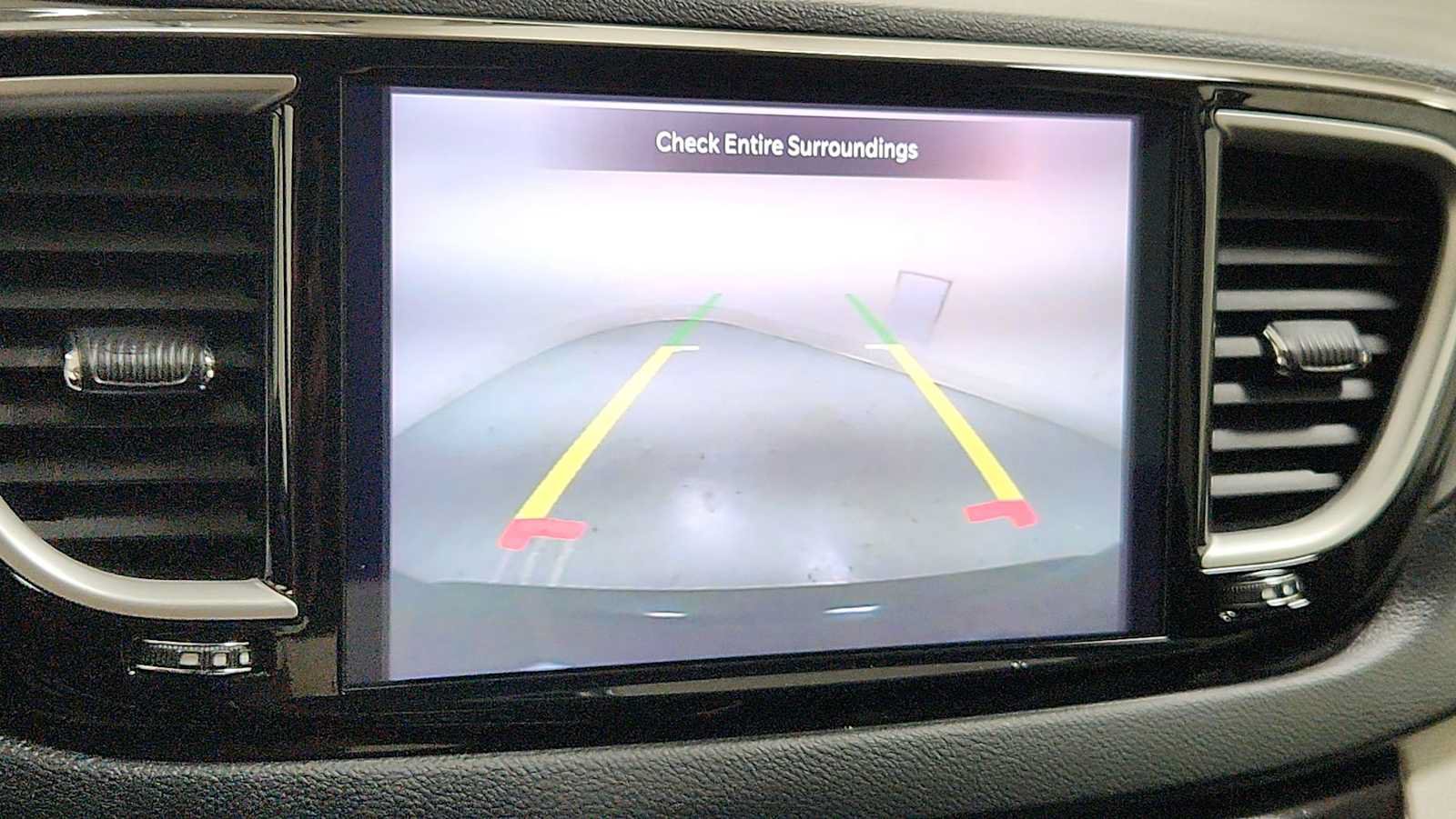 Used 2023 Chrysler Pacifica Touring-L FWD image 19