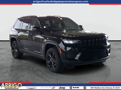 Used 2023 Jeep Grand Cherokee Altitude AWD/4WD image 1