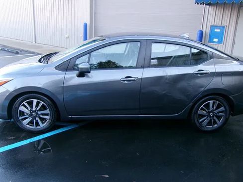 Used 2021 Nissan Versa SV FWD image 3