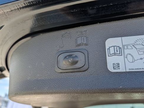 Used 2018 Ford Escape Titanium AWD/4WD image 11