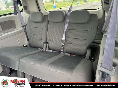 Used 2009 Chrysler Town & Country LX FWD image 13
