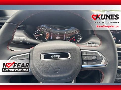 Used 2025 Jeep Compass Trailhawk AWD/4WD image 24