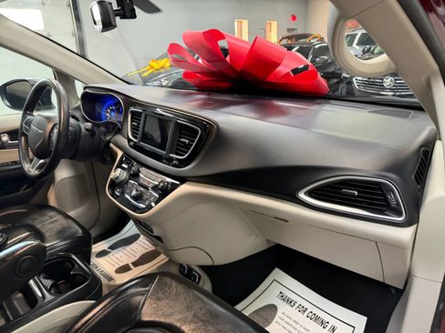 Used 2021 Chrysler Voyager Lxi image 30
