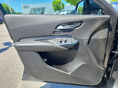 Used 2025 Cadillac XT4 Premium Luxury FWD image 25