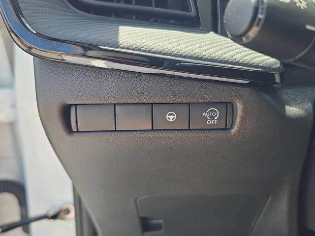 Used 2025 Nissan Kicks SR FWD image 22