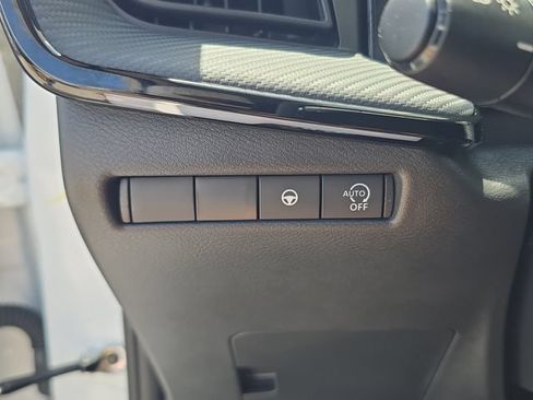 Used 2025 Nissan Kicks SR FWD image 22