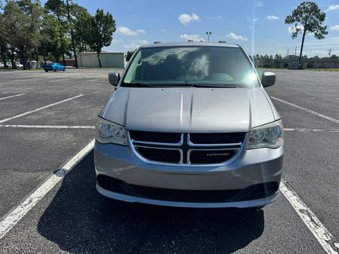 Used 2016 Dodge Grand Caravan SXT FWD image 2