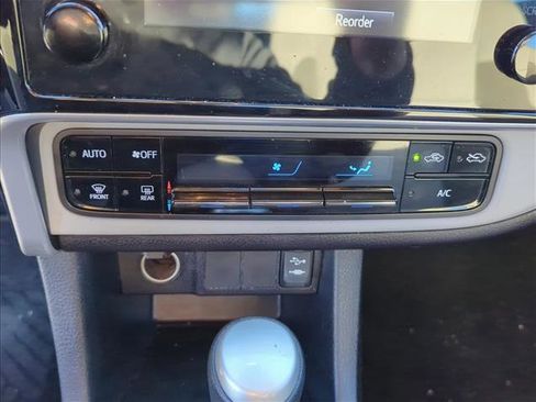 Used 2017 Toyota Corolla L image 19