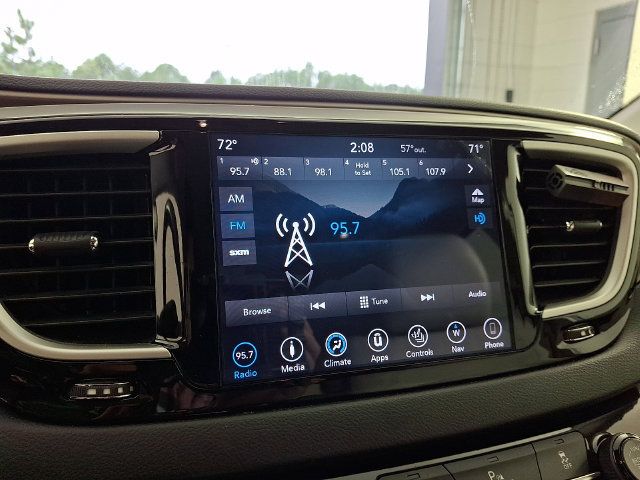 Used 2018 Chrysler Pacifica Touring-L FWD image 18