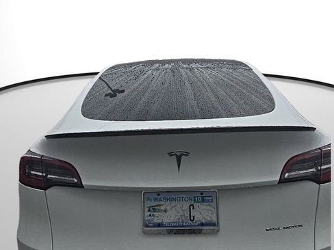 Used 2021 Tesla Model Y Long Range image 11