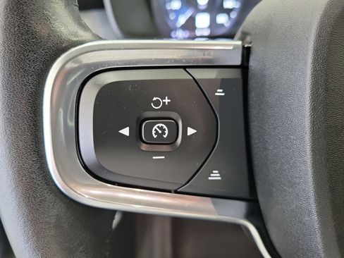 Used 2021 Volvo XC40 T5 Momentum AWD/4WD image 23