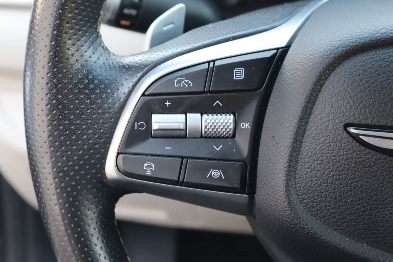 Used 2025 Genesis G70 2.5T RWD image 11