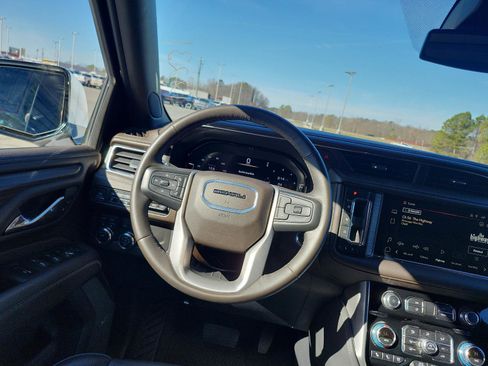 Certified 2024 GMC Yukon Denali image 15