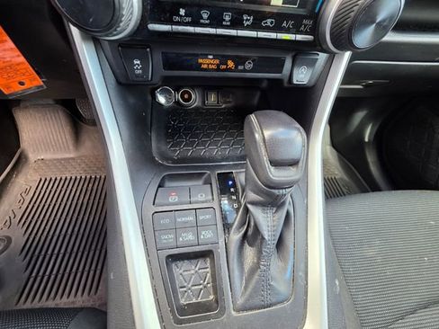 Used 2022 Toyota RAV4 LE image 21