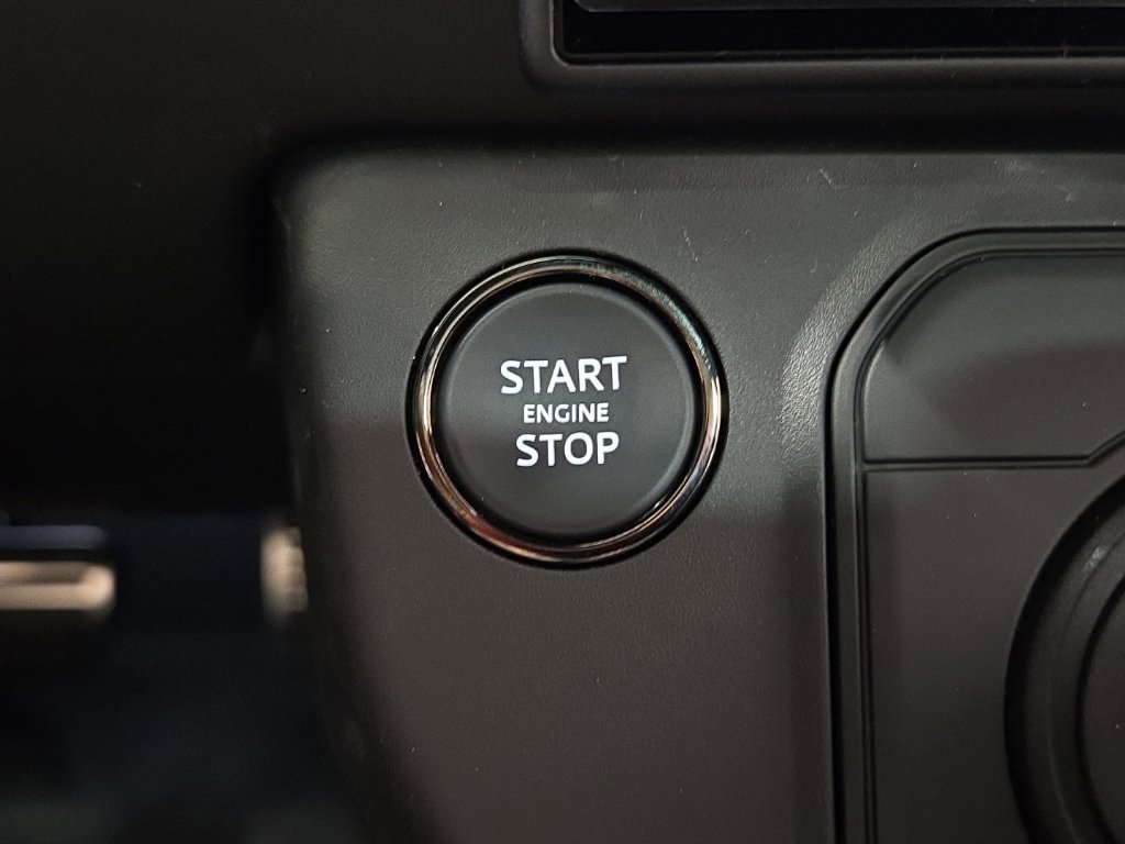 New 2026 Land Rover Defender 110 OCTA AWD/4WD image 17