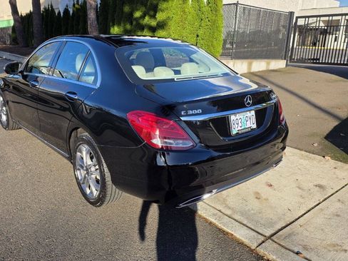 Used 2017 Mercedes-Benz C 300 4MATIC Sedan image 7