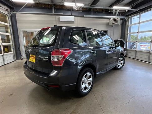 Used 2016 Subaru Forester 2.5i AWD/4WD image 5