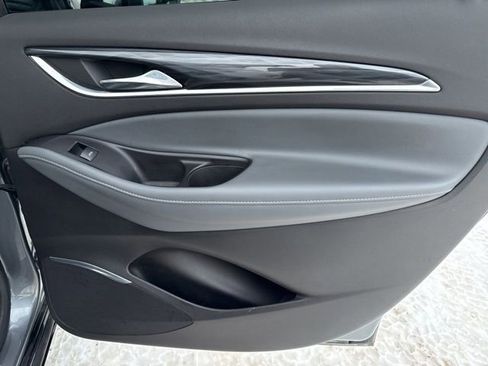 Used 2020 Buick Enclave Essence image 24