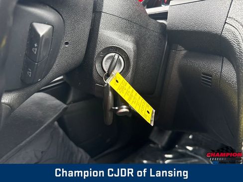 Used 2015 GMC Acadia SLE image 34