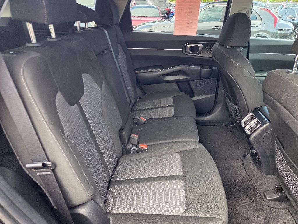 Used 2023 Kia Sorento LX AWD/4WD image 30