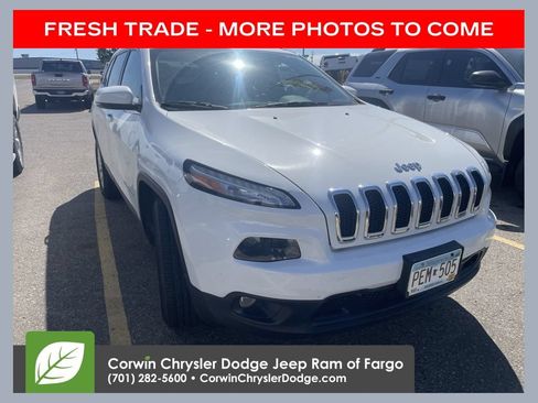 Used 2017 Jeep Cherokee Latitude w/ Safety/Convenience Group AWD/4WD image 1