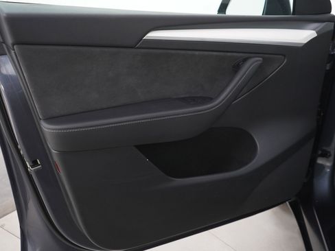 Used 2022 Tesla Model Y Performance image 19